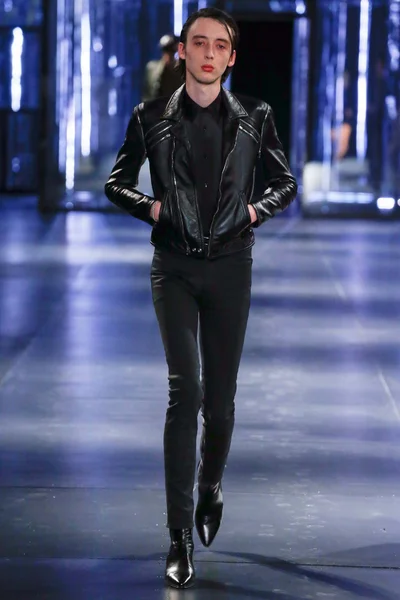 Look 17
